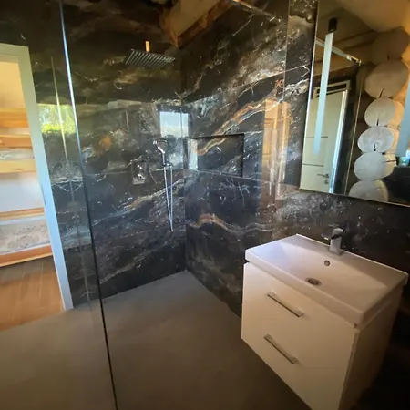 Zrub Krivan Drevena S Vyhladom Na Tatry Závažná Poruba