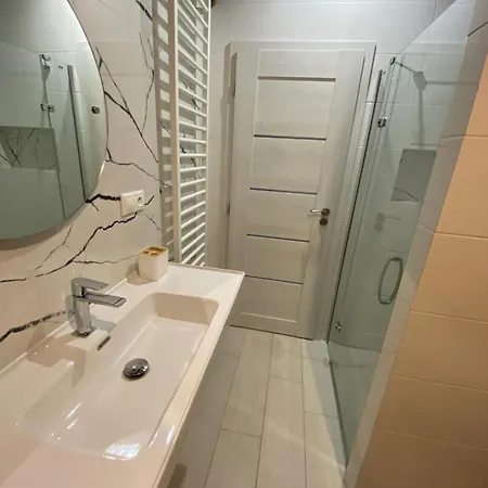 Zrub Krivan Drevena S Vyhladom Na Tatry *