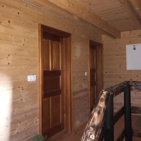 Zrub Krivan Drevena S Vyhladom Na Tatry *